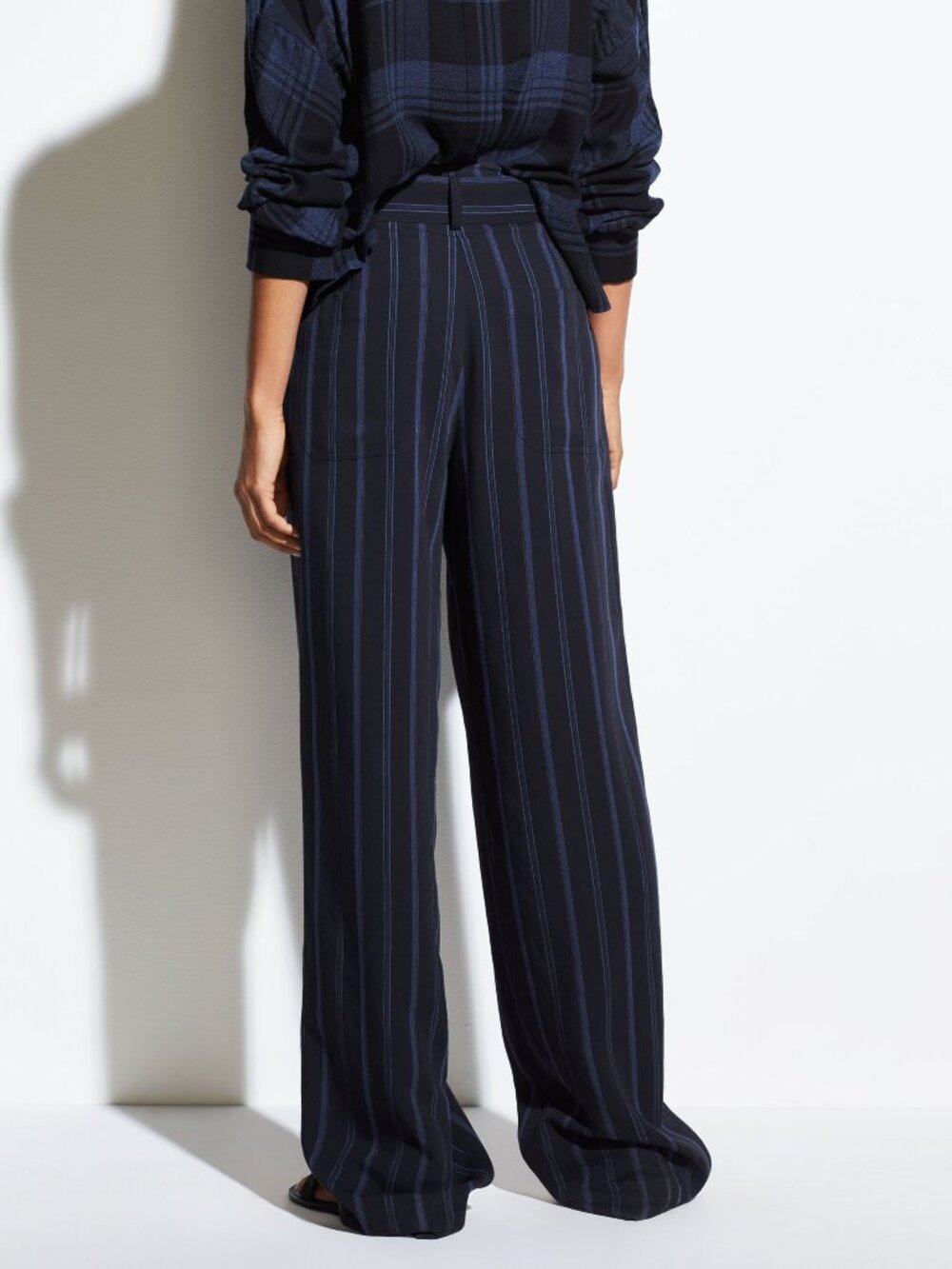 NWT Vince Dobby Stripe Belted Wide-Leg Pants in Indigo‎ High Rise Size 6 $385 - Picture 3 of 16
